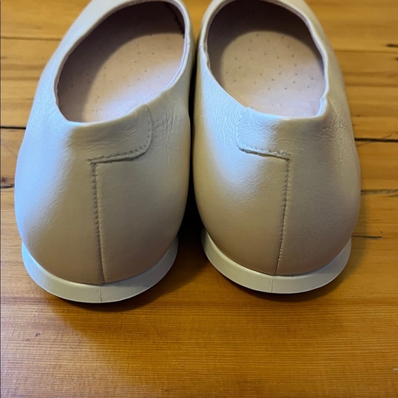 ECCO Touch Ballerina Scale Flats Shoes Vanilla Cream Pink Women’s 39 8 EUC - Picture 5 of 8